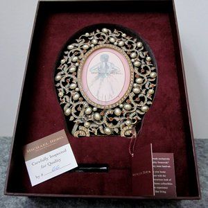 Michael Hero - Victorian Lace - Oval Topaz Frame